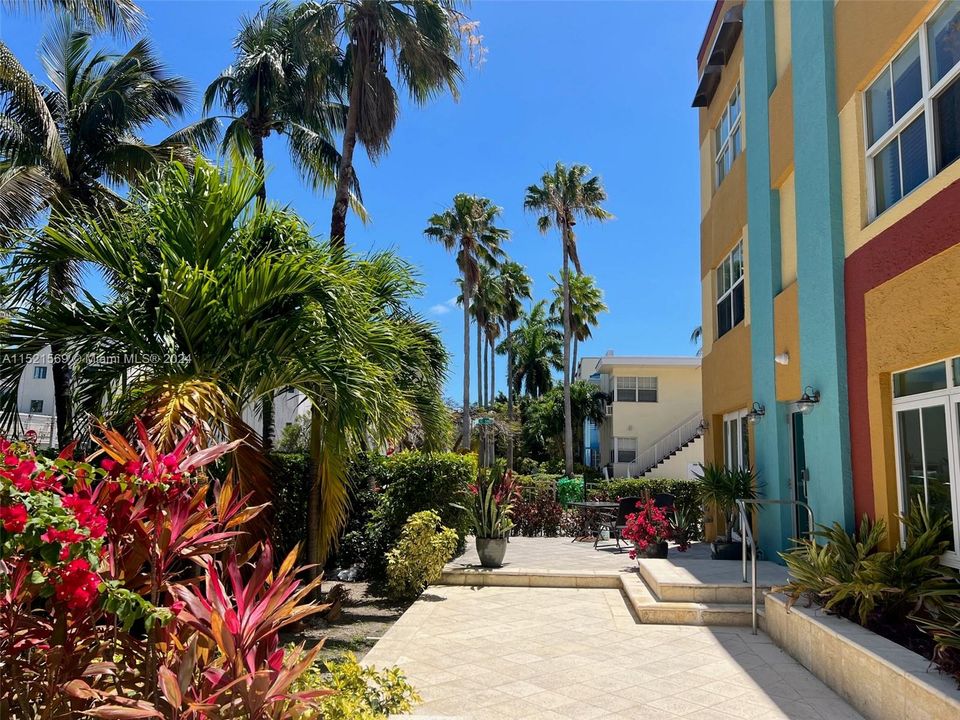 Recently Rented: $2,100 (1 beds, 1 baths, 580 Square Feet)