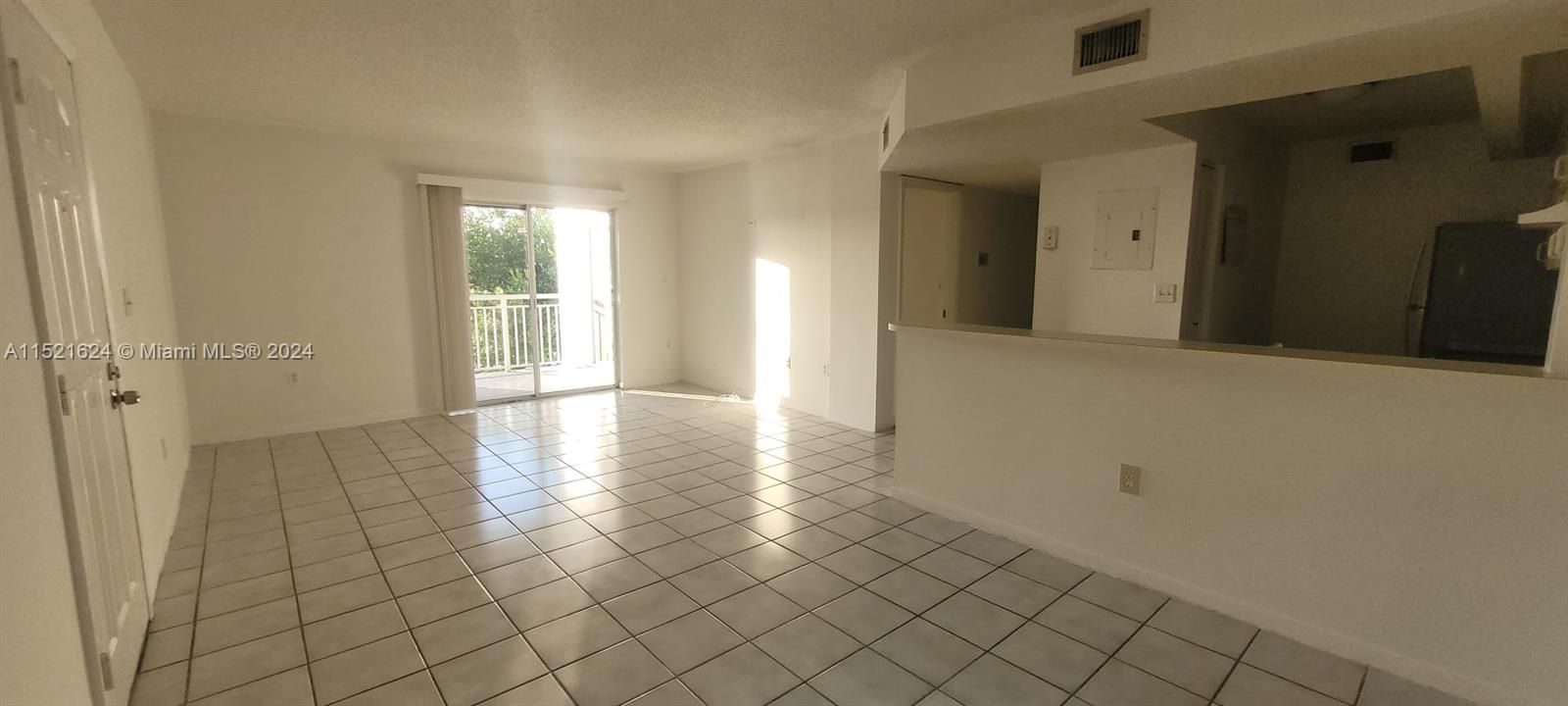 Vendido Recientemente: $285,000 (2 camas, 2 baños, 1113 Pies cuadrados)