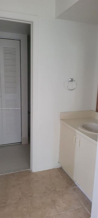 Vendido Recientemente: $285,000 (2 camas, 2 baños, 1113 Pies cuadrados)