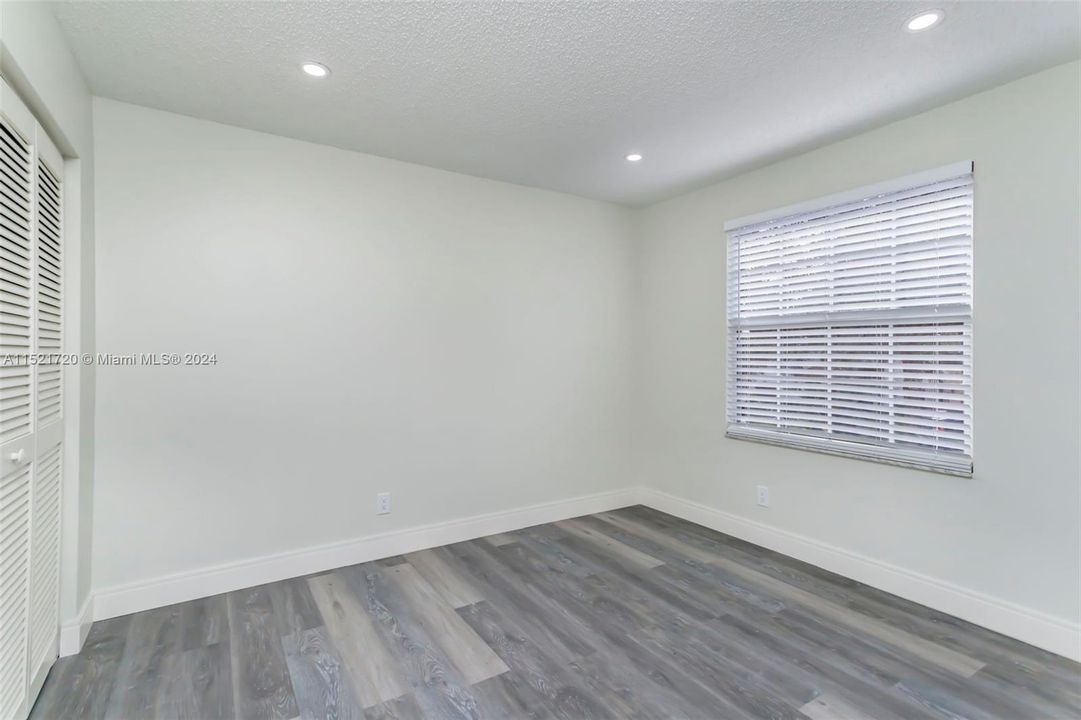 最近售出: $649,999 (4 贝兹, 2 浴室, 1819 平方英尺)