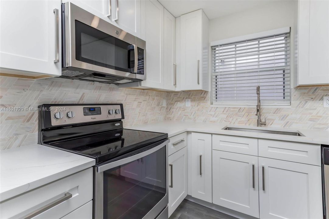 最近售出: $649,999 (4 贝兹, 2 浴室, 1819 平方英尺)