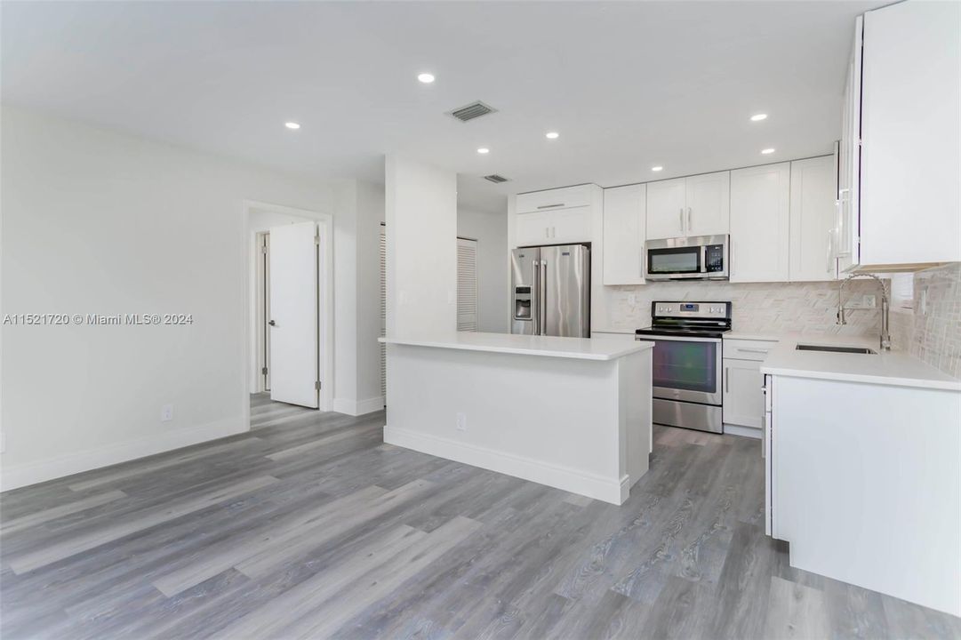 最近售出: $649,999 (4 贝兹, 2 浴室, 1819 平方英尺)