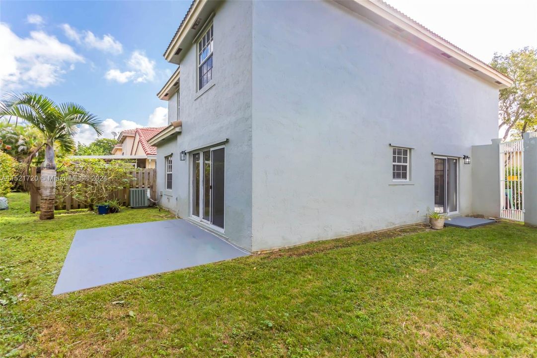 最近售出: $649,999 (4 贝兹, 2 浴室, 1819 平方英尺)