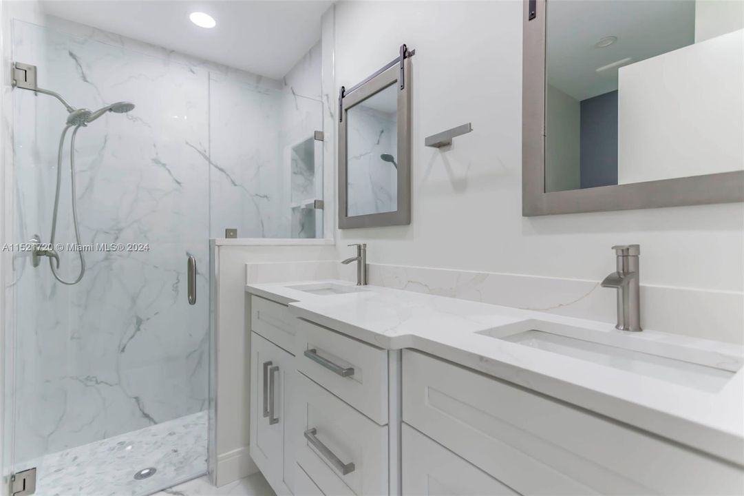 最近售出: $649,999 (4 贝兹, 2 浴室, 1819 平方英尺)