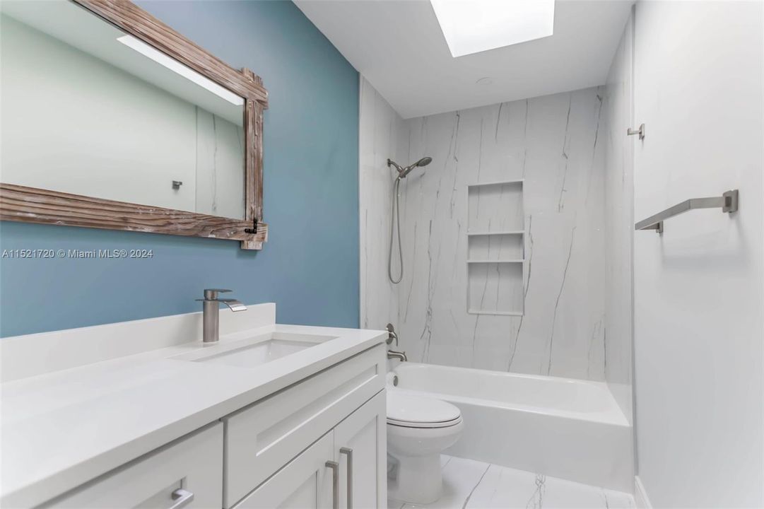 最近售出: $649,999 (4 贝兹, 2 浴室, 1819 平方英尺)