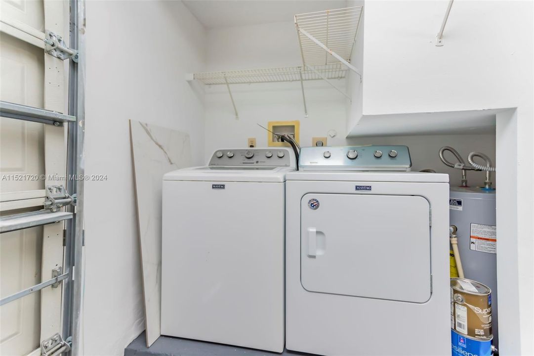 最近售出: $649,999 (4 贝兹, 2 浴室, 1819 平方英尺)