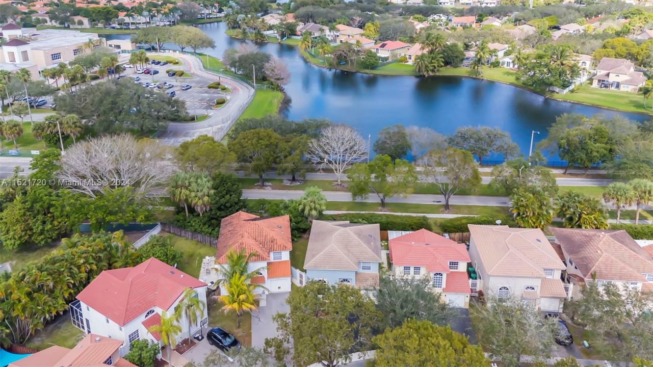 最近售出: $649,999 (4 贝兹, 2 浴室, 1819 平方英尺)