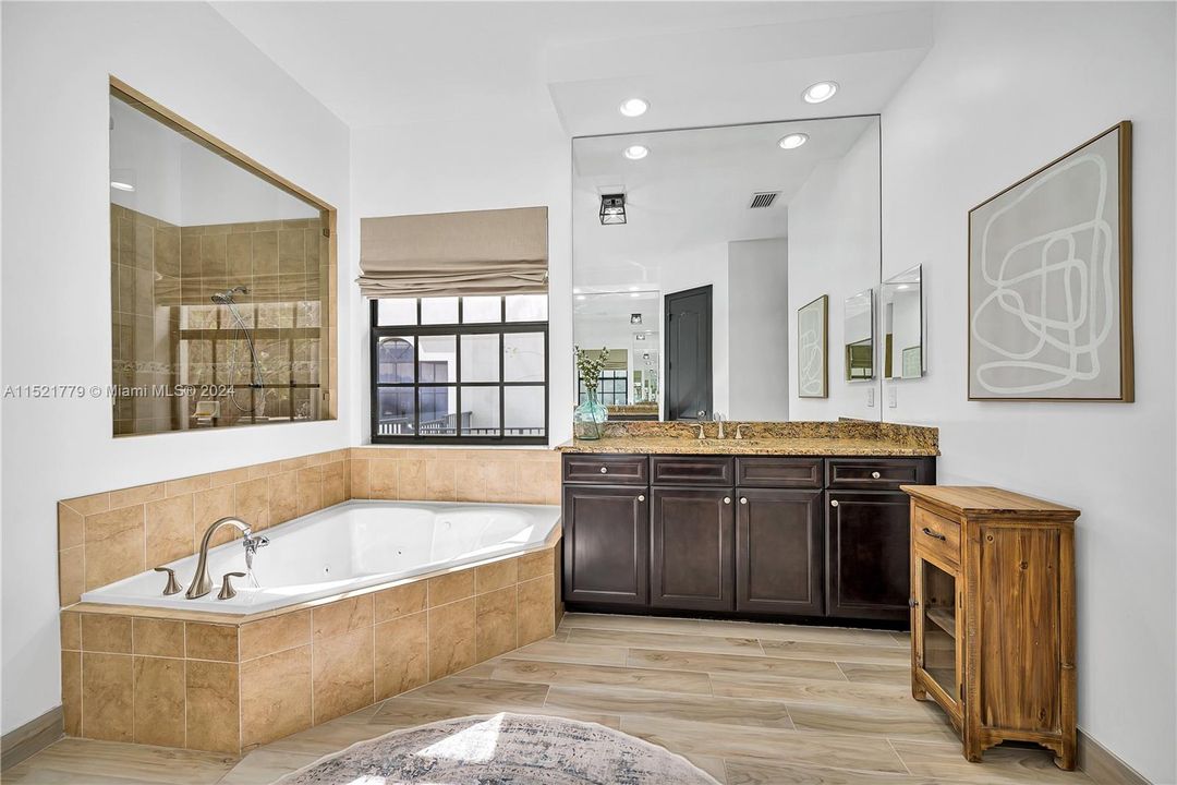 Recently Sold: $965,000 (4 beds, 3 baths, 2972 Square Feet)