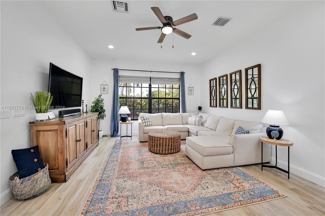 Recently Sold: $965,000 (4 beds, 3 baths, 2972 Square Feet)