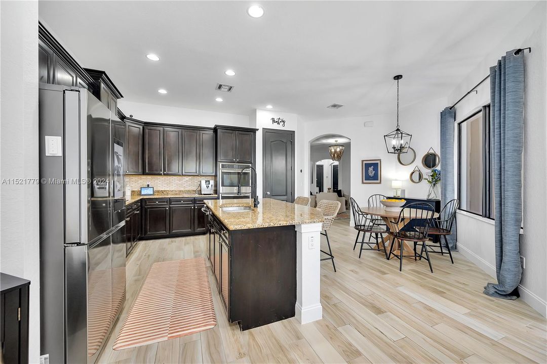 Recently Sold: $965,000 (4 beds, 3 baths, 2972 Square Feet)