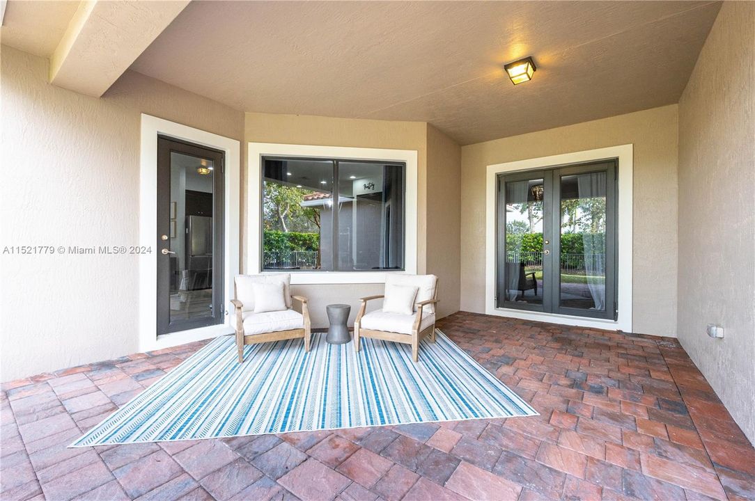 Recently Sold: $965,000 (4 beds, 3 baths, 2972 Square Feet)