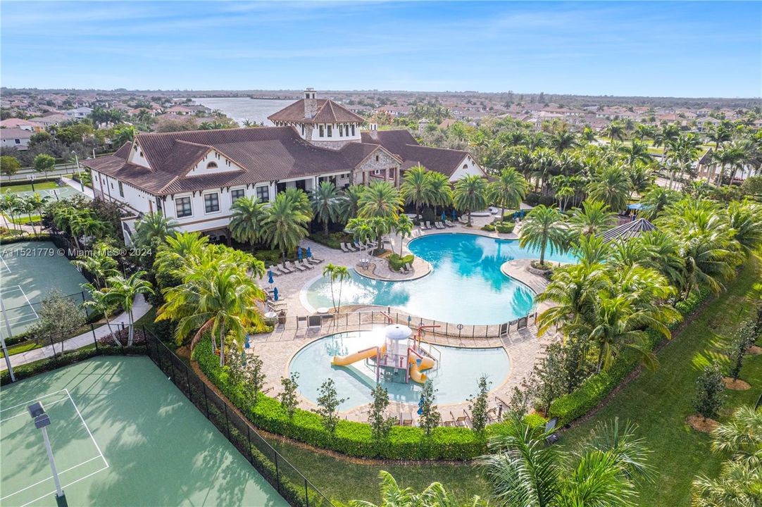 Recently Sold: $965,000 (4 beds, 3 baths, 2972 Square Feet)