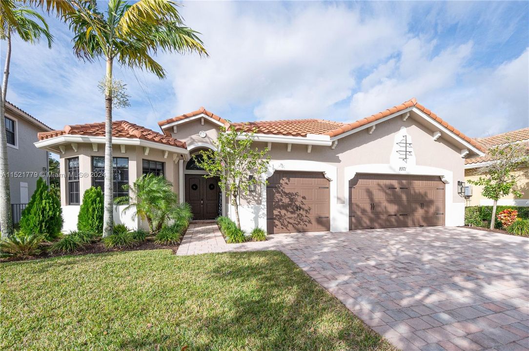 Recently Sold: $965,000 (4 beds, 3 baths, 2972 Square Feet)