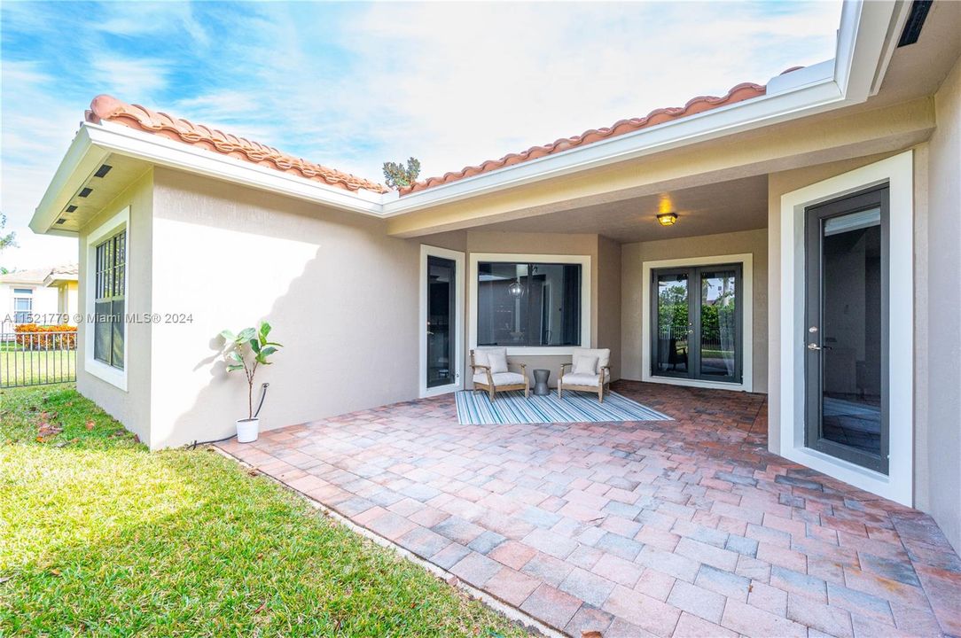 Recently Sold: $965,000 (4 beds, 3 baths, 2972 Square Feet)