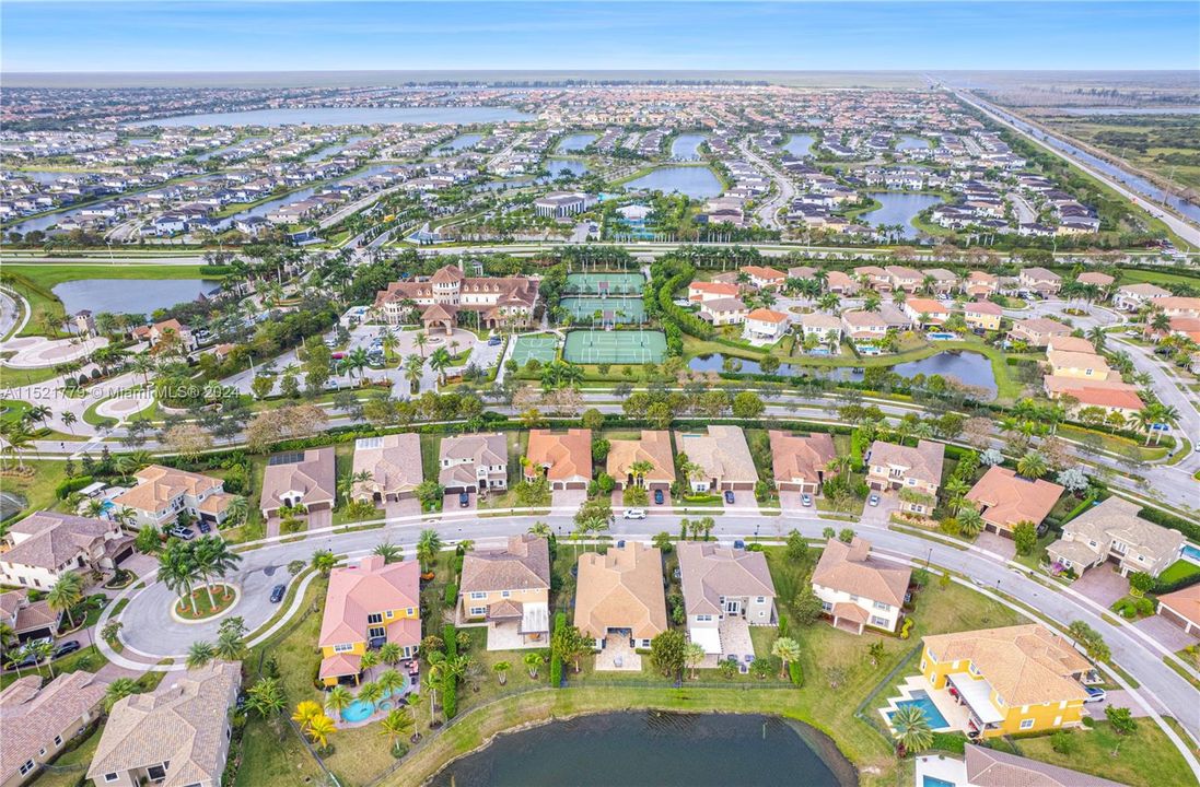 Recently Sold: $965,000 (4 beds, 3 baths, 2972 Square Feet)