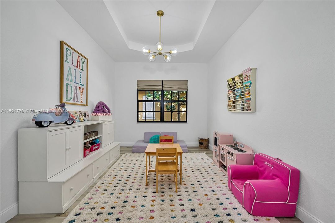 Recently Sold: $965,000 (4 beds, 3 baths, 2972 Square Feet)