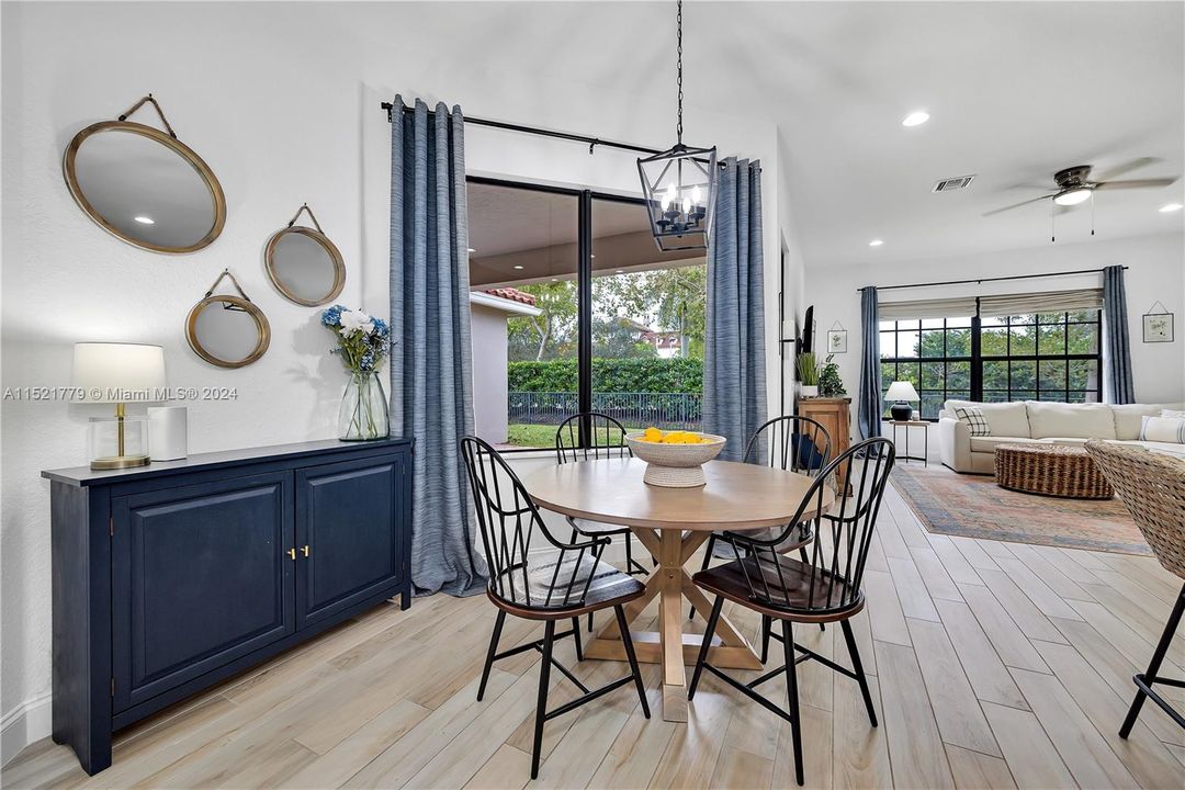 Recently Sold: $965,000 (4 beds, 3 baths, 2972 Square Feet)