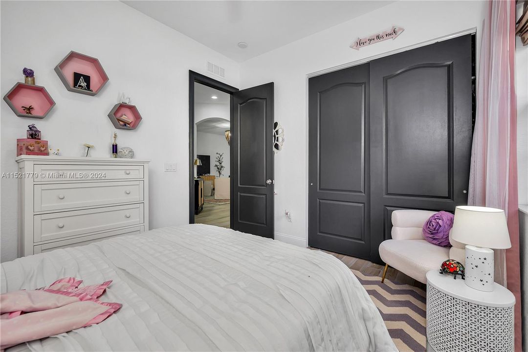 Recently Sold: $965,000 (4 beds, 3 baths, 2972 Square Feet)