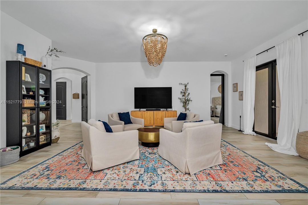 Recently Sold: $965,000 (4 beds, 3 baths, 2972 Square Feet)