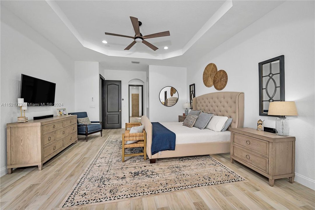 Recently Sold: $965,000 (4 beds, 3 baths, 2972 Square Feet)