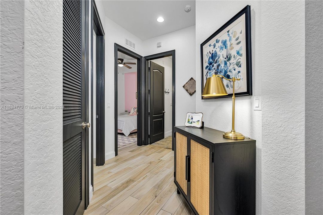 Recently Sold: $965,000 (4 beds, 3 baths, 2972 Square Feet)