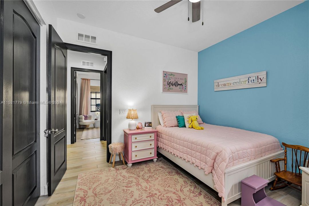 Recently Sold: $965,000 (4 beds, 3 baths, 2972 Square Feet)