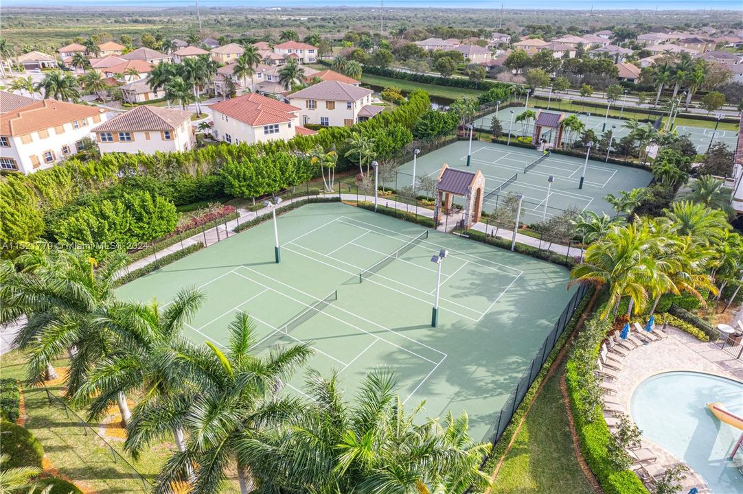 Recently Sold: $965,000 (4 beds, 3 baths, 2972 Square Feet)