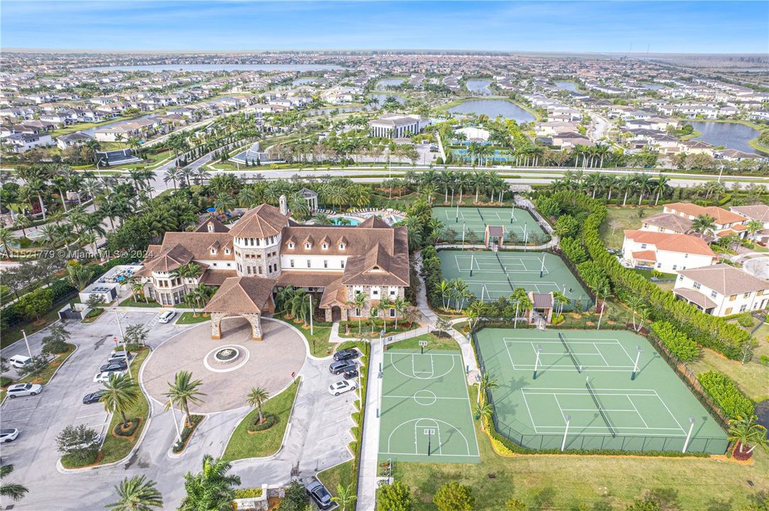 Recently Sold: $965,000 (4 beds, 3 baths, 2972 Square Feet)