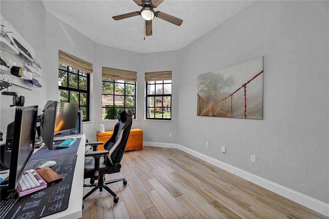 Recently Sold: $965,000 (4 beds, 3 baths, 2972 Square Feet)