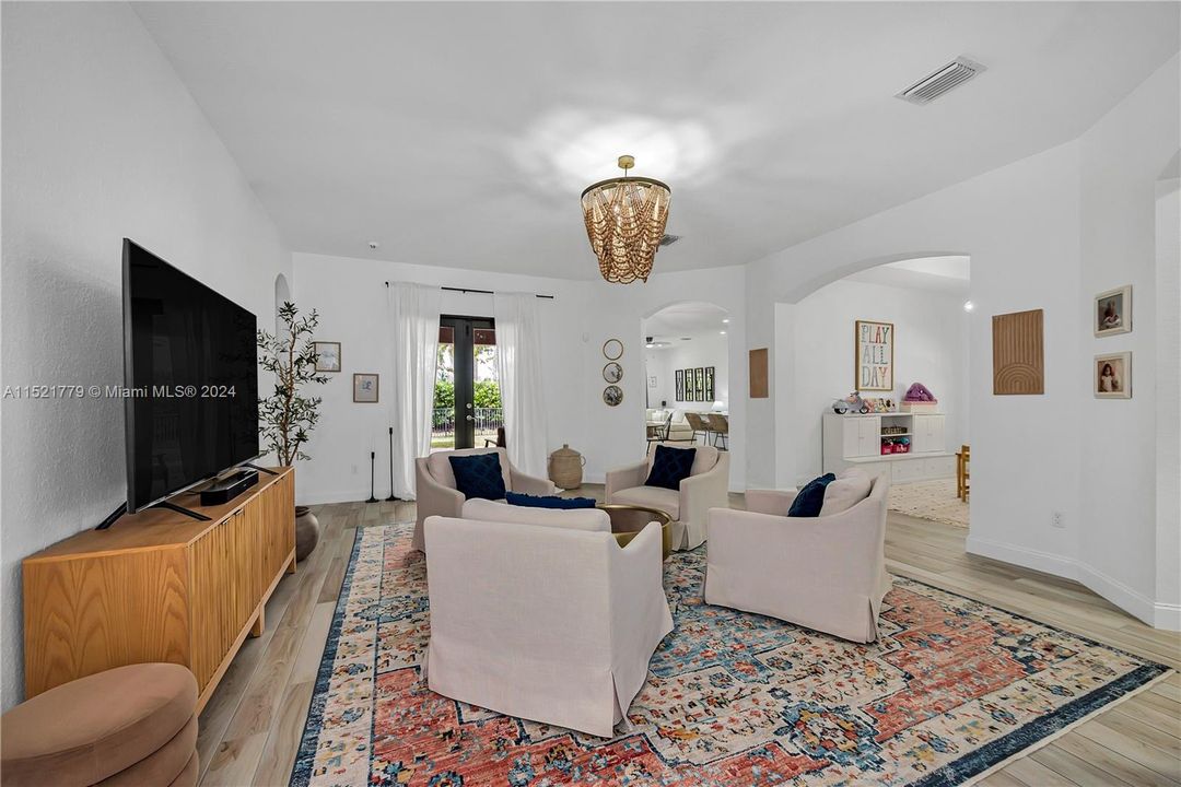 Recently Sold: $965,000 (4 beds, 3 baths, 2972 Square Feet)