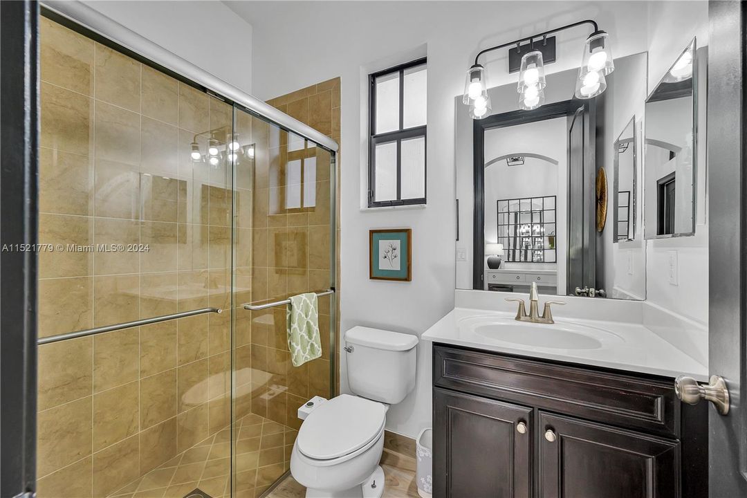 Recently Sold: $965,000 (4 beds, 3 baths, 2972 Square Feet)