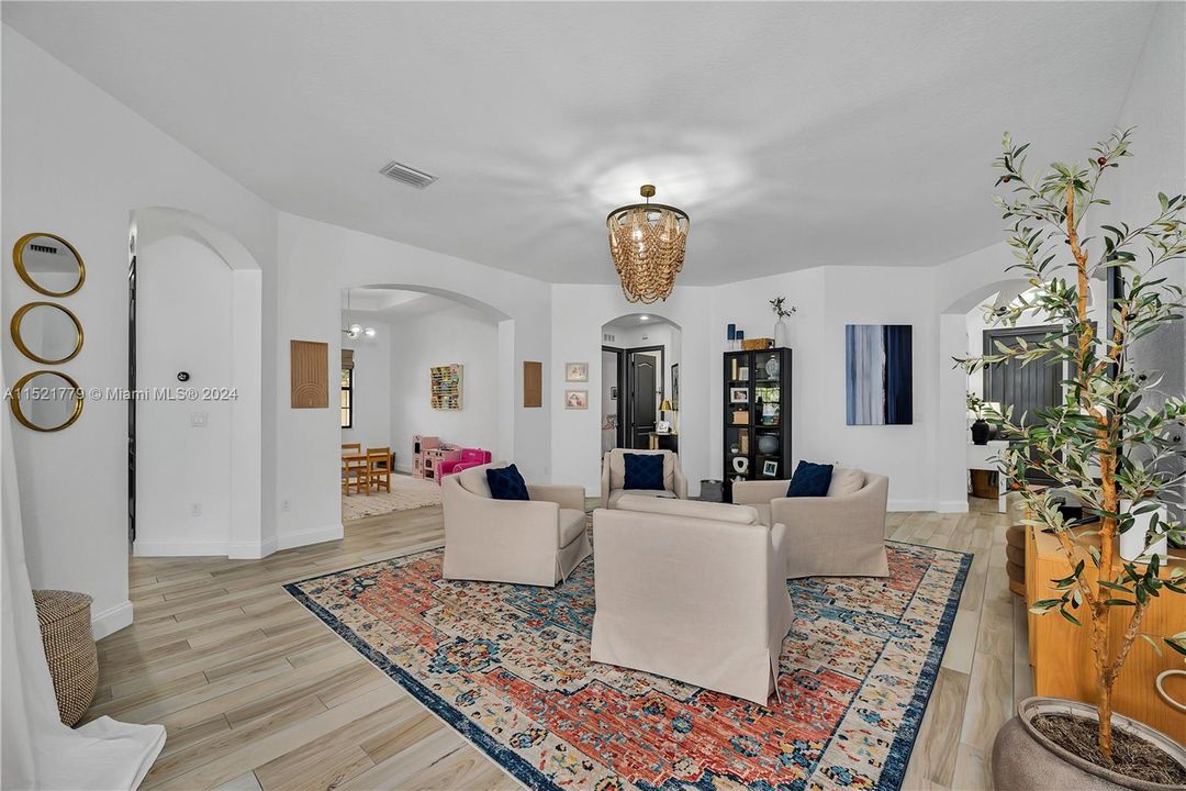 Recently Sold: $965,000 (4 beds, 3 baths, 2972 Square Feet)