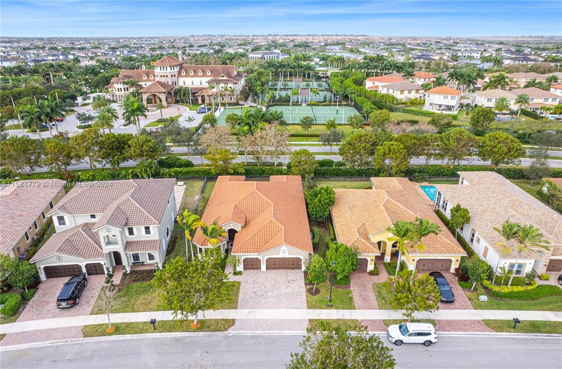 Recently Sold: $965,000 (4 beds, 3 baths, 2972 Square Feet)