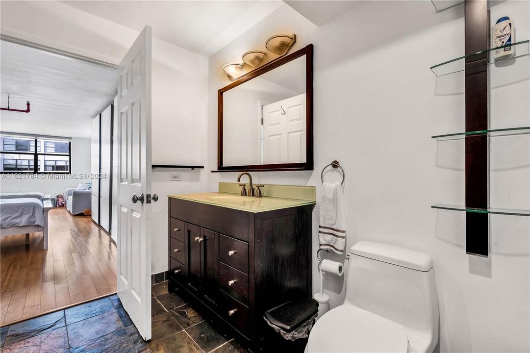 For Sale: $950,000 (2 beds, 2 baths, 1435 Square Feet)