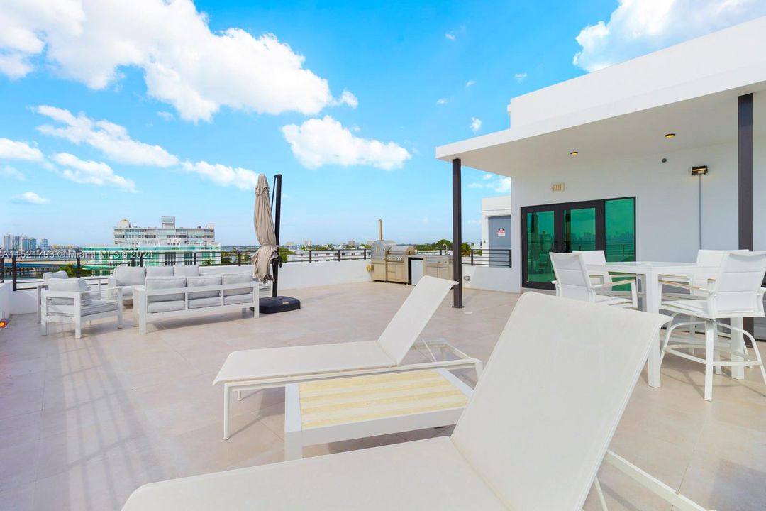 For Sale: $5,300,000 (3 beds, 3 baths, 2551 Square Feet)