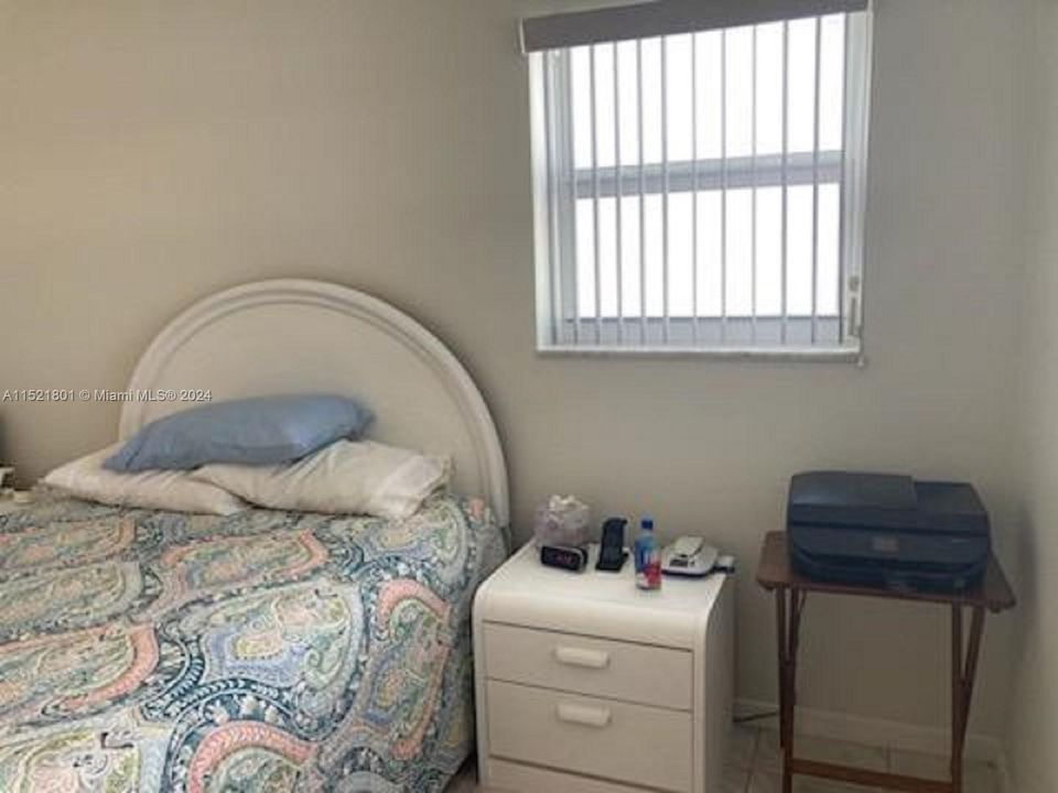 Recently Sold: $215,000 (1 beds, 1 baths, 640 Square Feet)