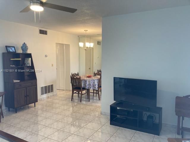 Recently Sold: $215,000 (1 beds, 1 baths, 640 Square Feet)