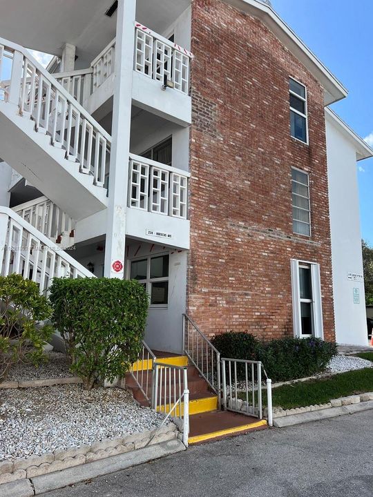 Recently Sold: $215,000 (1 beds, 1 baths, 640 Square Feet)