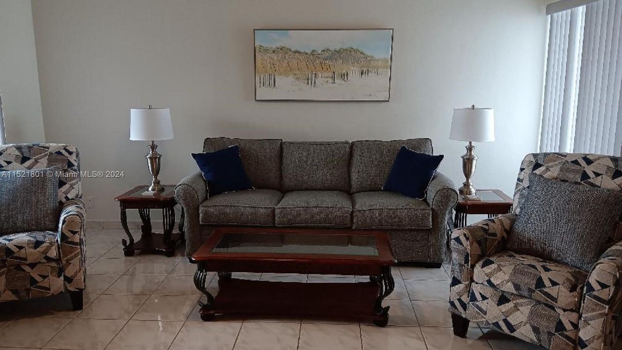 Recently Sold: $215,000 (1 beds, 1 baths, 640 Square Feet)