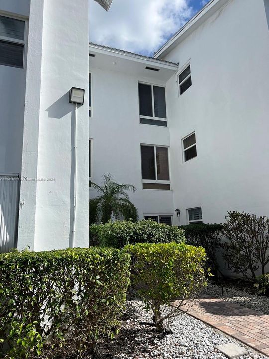 Recently Sold: $215,000 (1 beds, 1 baths, 640 Square Feet)