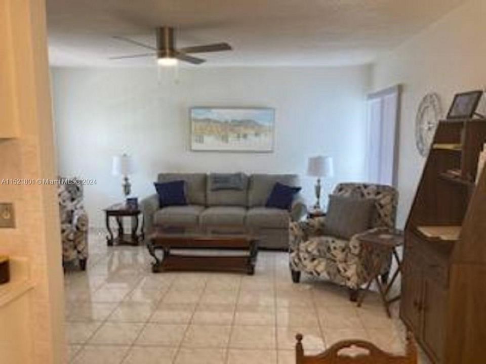 Recently Sold: $215,000 (1 beds, 1 baths, 640 Square Feet)