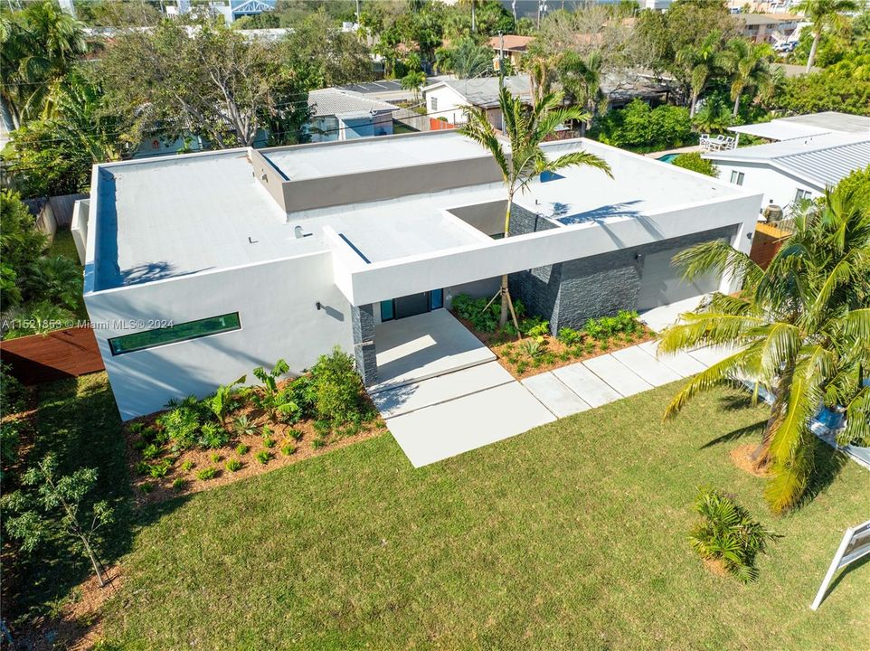 Recently Sold: $2,950,000 (4 beds, 4 baths, 2559 Square Feet)