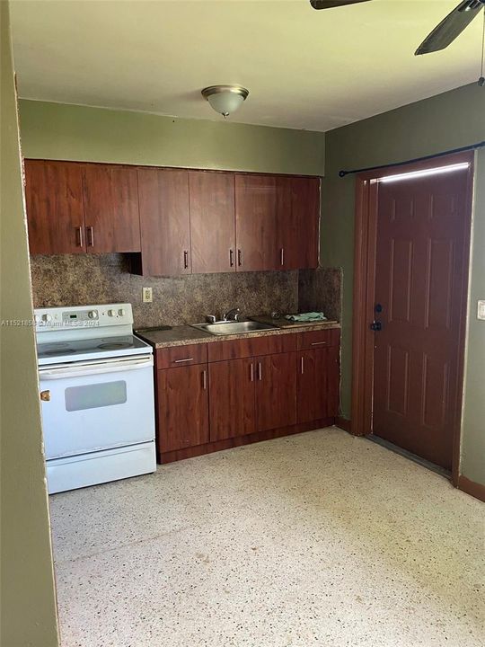 Recently Rented: $1,800 (2 beds, 1 baths, 786 Square Feet)