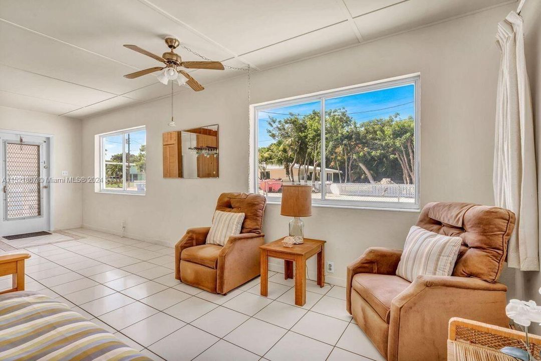 Недавно продано: $535,000 (3 спален, 2 ванн, 1136 Квадратных фут)