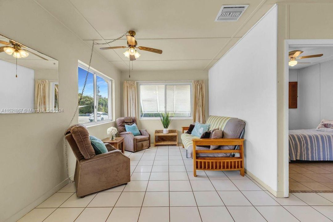 Недавно продано: $535,000 (3 спален, 2 ванн, 1136 Квадратных фут)