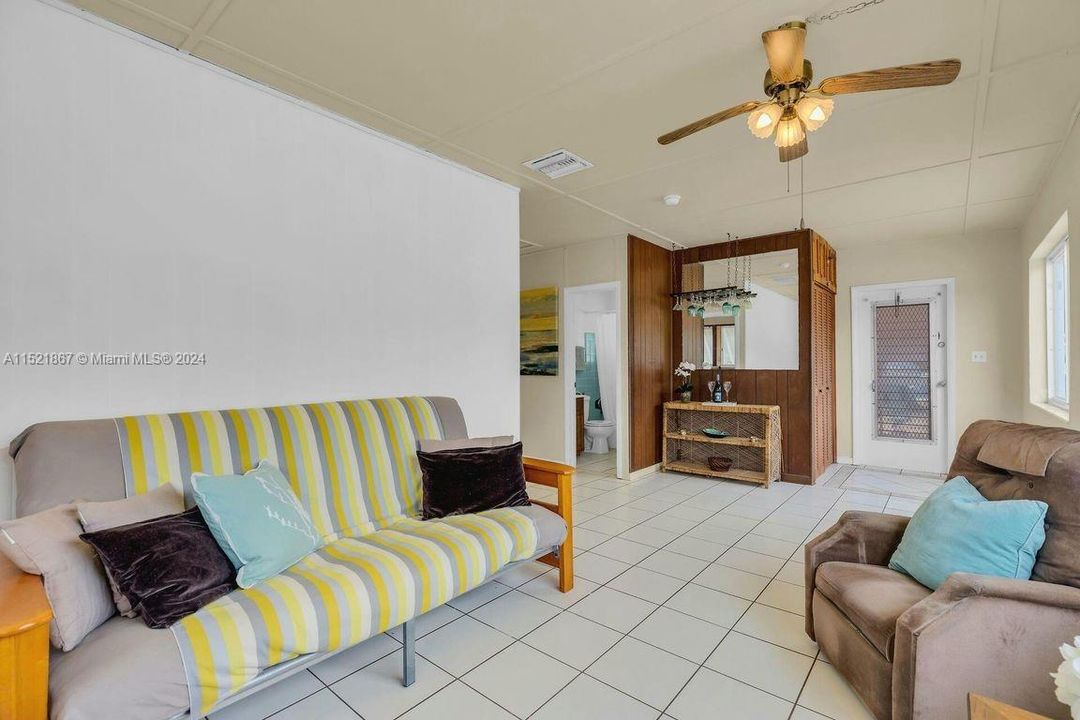 Недавно продано: $535,000 (3 спален, 2 ванн, 1136 Квадратных фут)