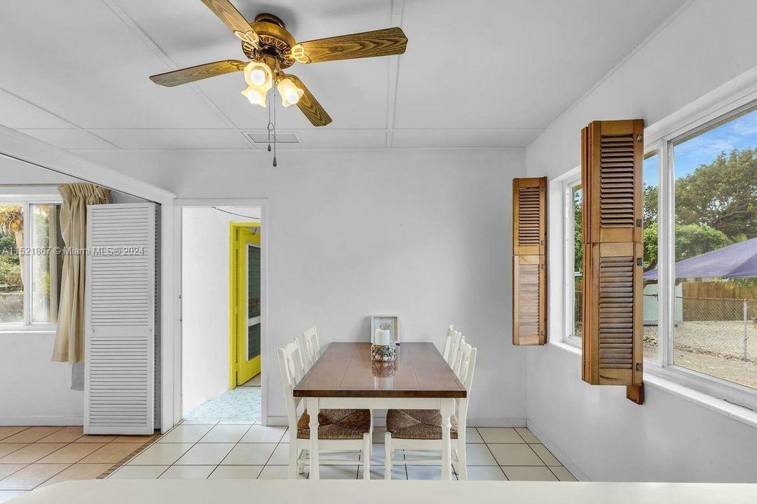 Недавно продано: $535,000 (3 спален, 2 ванн, 1136 Квадратных фут)