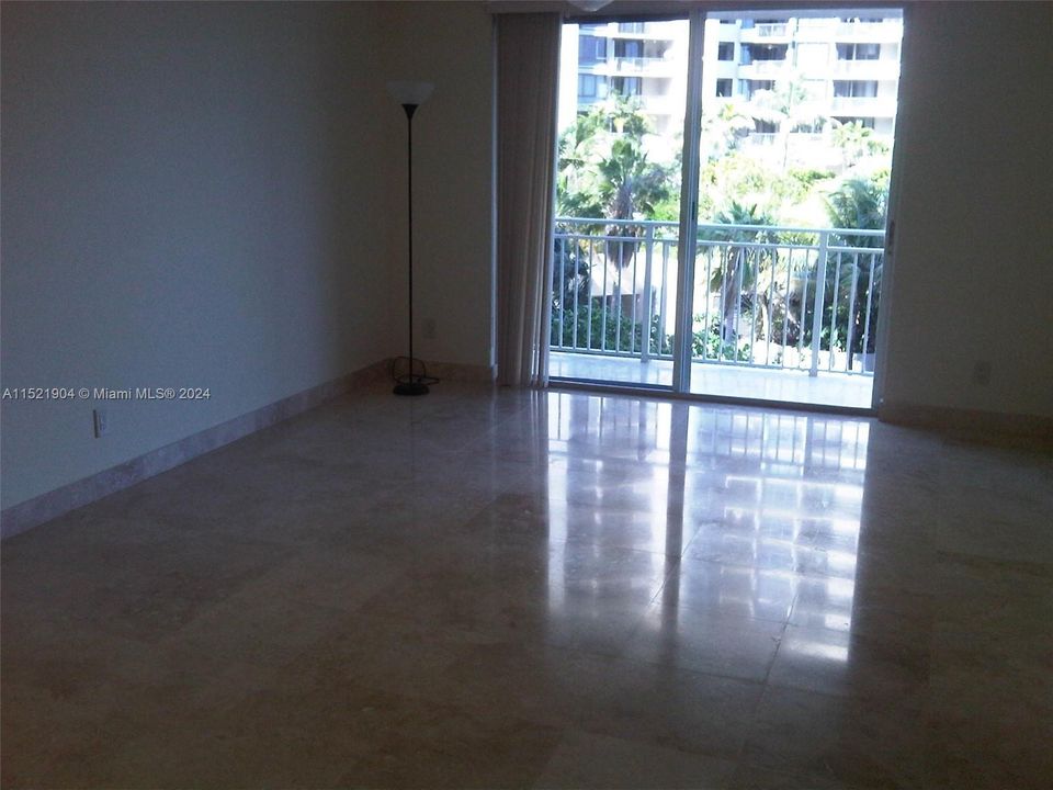 Recently Rented: $2,600 (1 beds, 1 baths, 708 Square Feet)