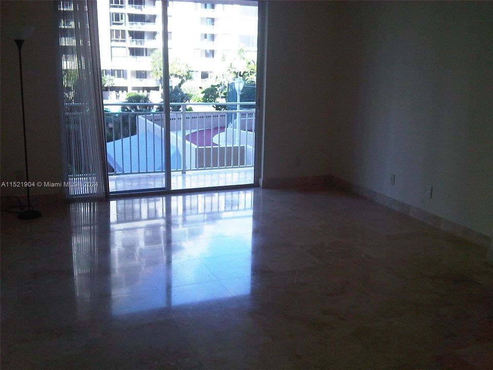 Recently Rented: $2,600 (1 beds, 1 baths, 708 Square Feet)