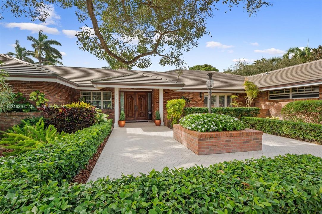 Recently Sold: $3,395,000 (4 beds, 3 baths, 3750 Square Feet)